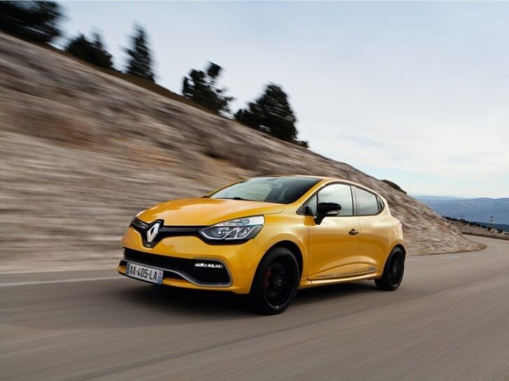 Озвучена стоимость «заряженного» Renault Clio для России