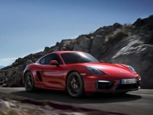 В Porsche назвали российские цены GTS-версий моделей Cayman и Boxster