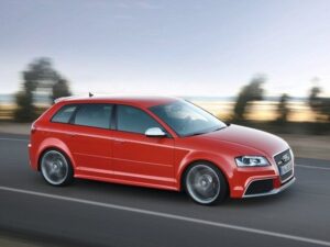 Audi обкатывает предсерийный прототип хот-хэтча RS3 нового поколения