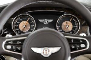 Bentley Hybrid Concept — панель приборов