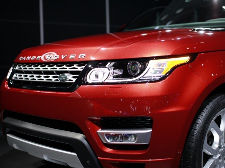 Land Rover улучшил двигатели для внедорожника Range Rover