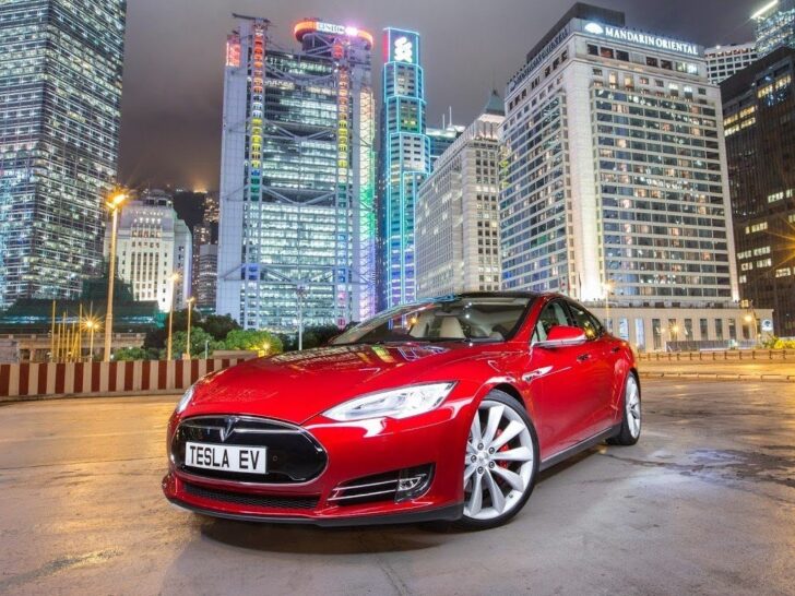 Директор Apple Тим Кук развеял слухи о приобретении Tesla Motors