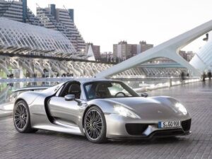 Названа стоимость суперкара Porsche 918 Spyder для российского рынка