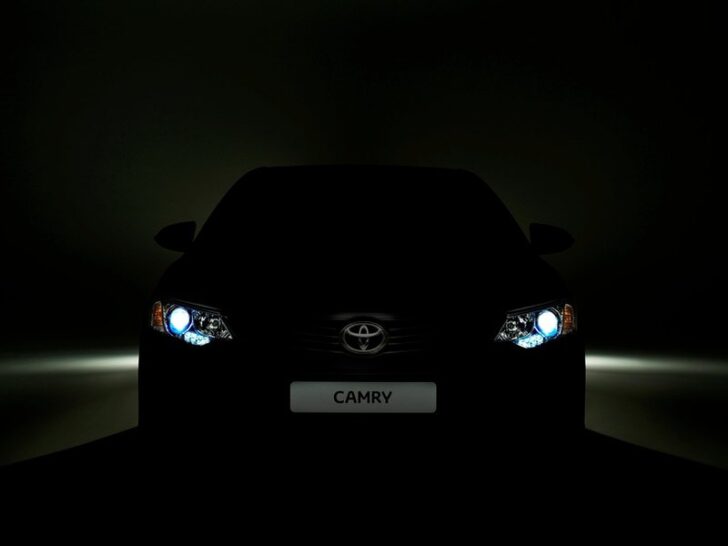 Обновленную Toyota Camry покажут на автосалоне в Москве