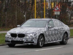 Новую BMW 7-Series уже обкатывают в производственном кузове