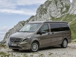 Mercedes назвал российские цены на новый минивэн Vito