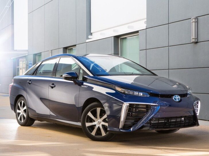 Toyota ожидает от «водородного» седана Mirai успеха «гибрида» Prius