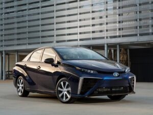 Названа стоимость водородного автомобиля Toyota Mirai