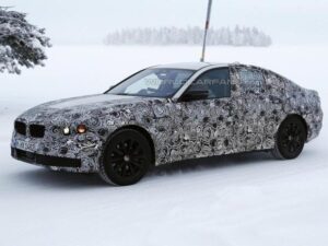 Новая «пятерка» BMW замечена на зимних тестах