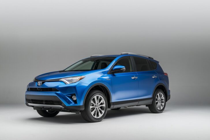 Внедорожник Toyota RAV4 начнут собирать на заводе в Санкт-Петербурге