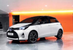 Toyota продемонстрировала обновленный Yaris 2016 для Великобритании