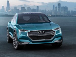 Audi показала интерьер первого в истории электрического кроссовера