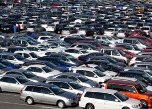 Продажи новых машин в марте выросли почти на 14%