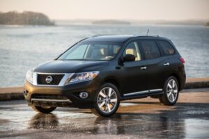 Озвучены цены на внедорожник Nissan Pathfinder 2016 модельного года