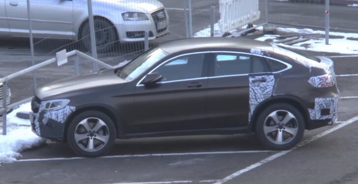 Кроссовер Mercedes-Benz GLC Coupe засняли на видео почти без камуфляжа