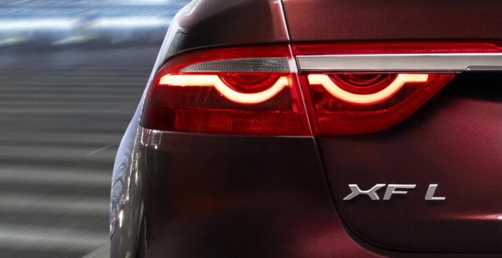 Jaguar показал в Сети первый тизер удлиненного седана XF L