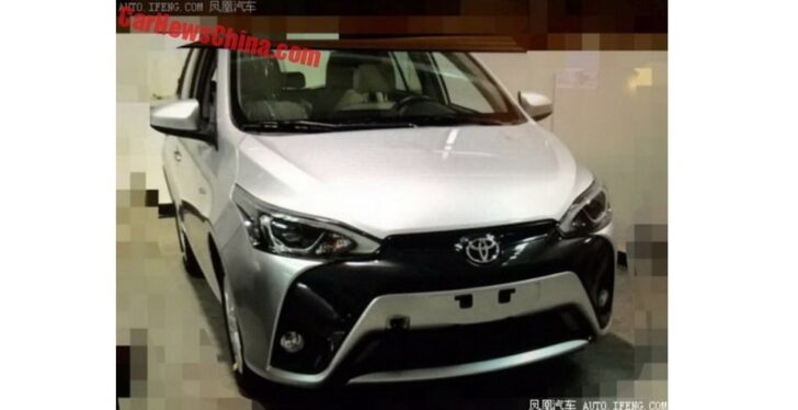 В Сети опубликованы первые шпионские фото обновленной Toyota Yaris L