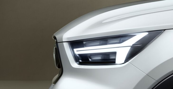 Volvo опубликовала первые официальные тизеры концептов V40 и XC40