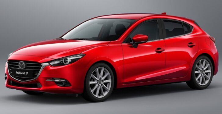 Российские дилеры принимают заказы на новую Mazda3. Названы цены