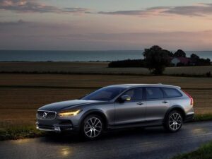 Volvo официально представила вседорожный универсал V90 Cross Country