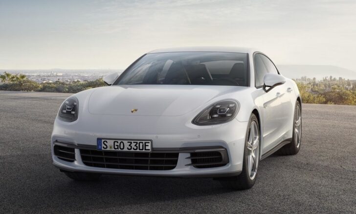 Porsche представит в Париже новую гибридную модель Panamera 4 E-Hybrid