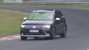 Тест «заряженной» версии Volkswagen Tiguan сняли на видео