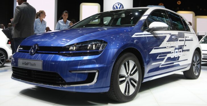 Volkswagen презентовал в Париже новый электрокар e-Golf Touch