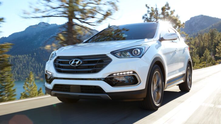 Hyundai отзовет более 44 тыс. кроссоверов Santa Fe Sport из-за риска возгорания
