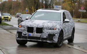 Большой внедорожник BMW X7 впервые рассекречен вживую