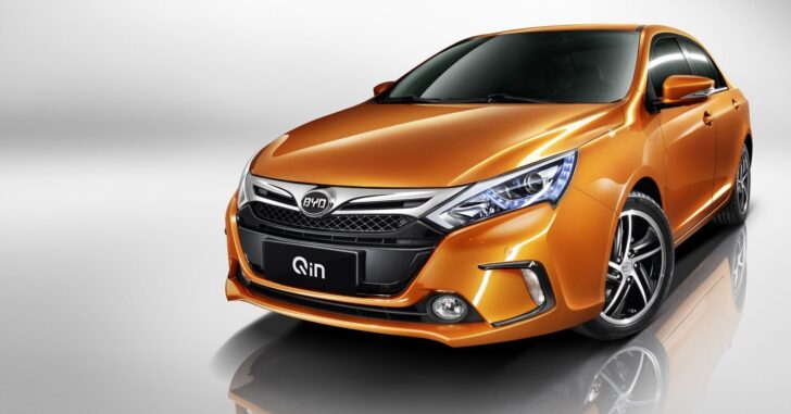 Компания Toyota выпустит в Китае доступный электрокар за 2 миллиона рублей