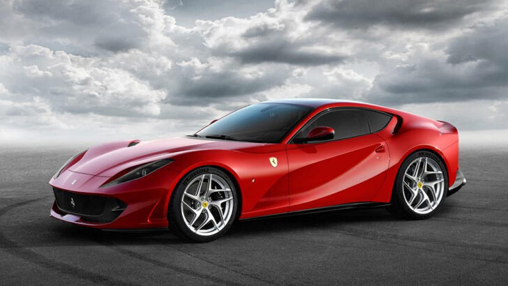 Компания Ferrari S.p.A показала новое 800-сильное купе 812 Superfast
