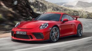 Спорткар Porsche 911 признали лучшей машиной 2018 года