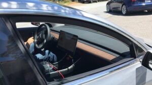 Электрокар Tesla Model 3 получит аскетичный интерьер
