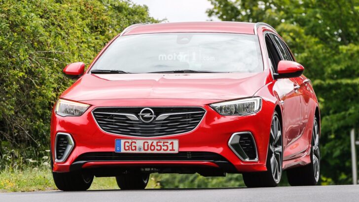 Универсал Opel Insignia GSi нового поколения рассекретили до премьеры‍