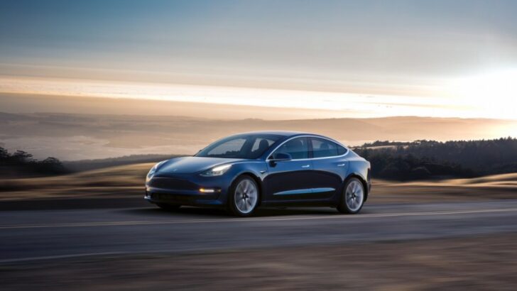 «Заряженная» версия Tesla Model 3 появится в 2018 году‍