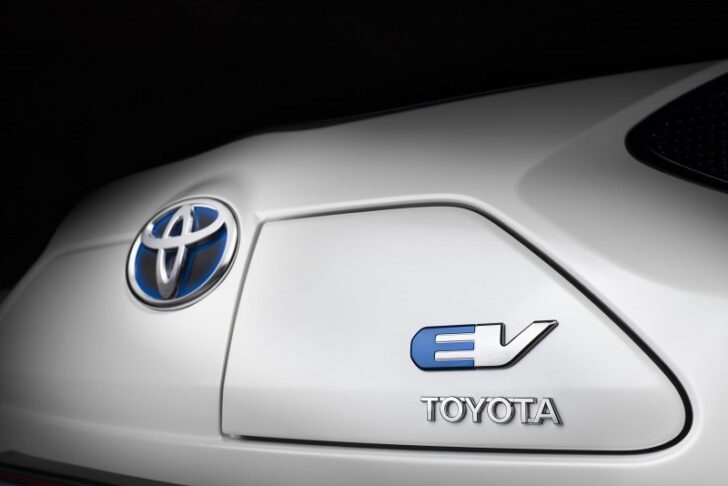 Toyota выпустит электрокары с аккумулятором нового типа в 2022 году