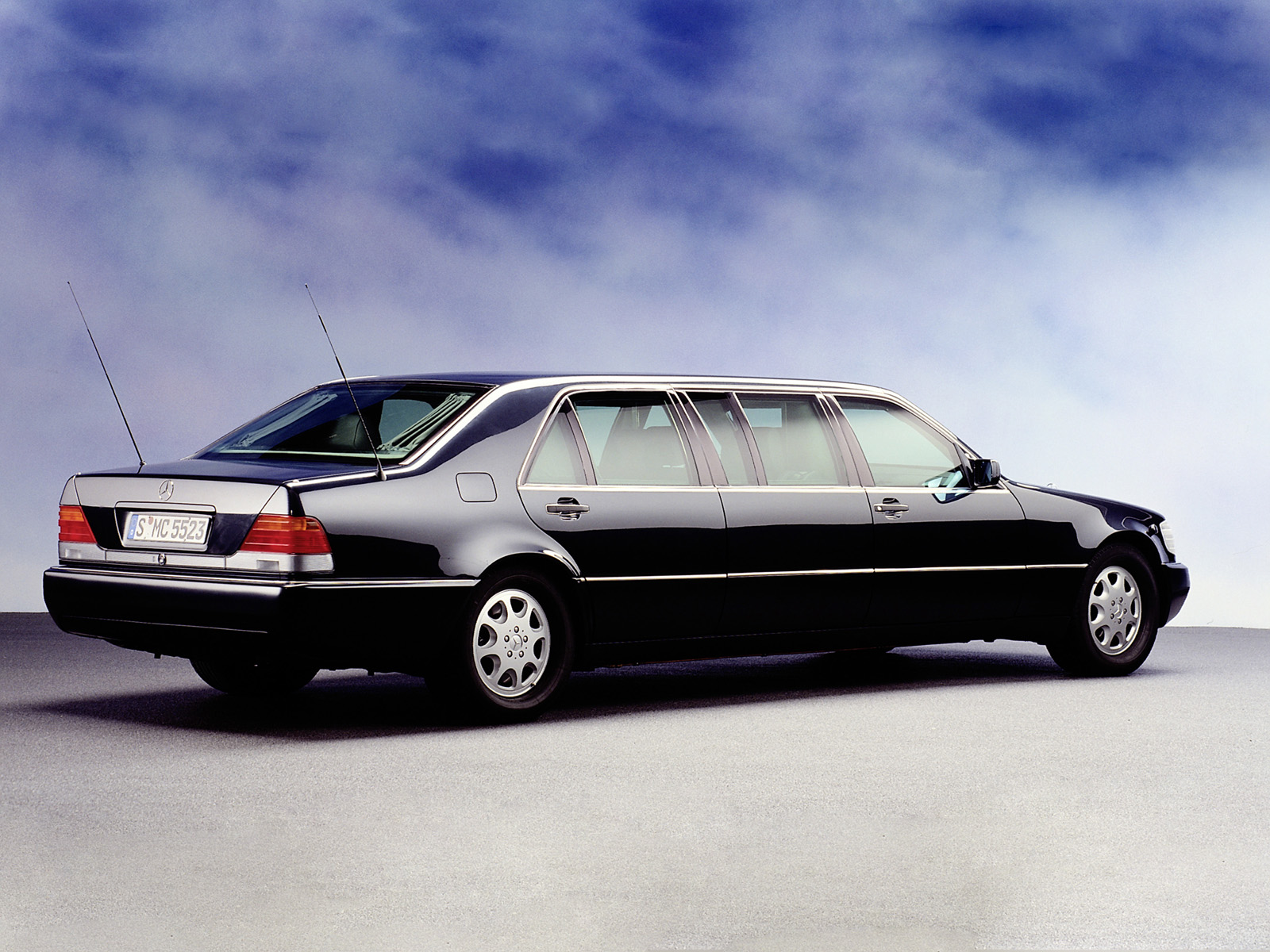 S600 характеристики. Mercedes s600 w140 Pullman. Mercedes Benz w140 s600. Mercedes w140 Pullman. Мерседес w140 s600.