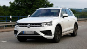 Новый Volkswagen Touareg 2018 заметили на тестах в Китае