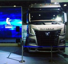 В сети появились первые фото нового грузовика КАМАЗ-54901