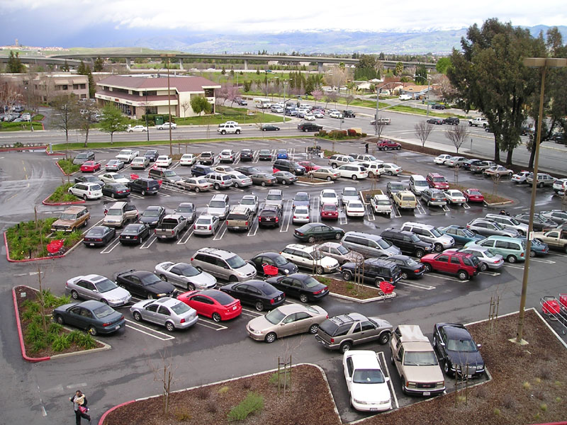 Много машин на парковке фото