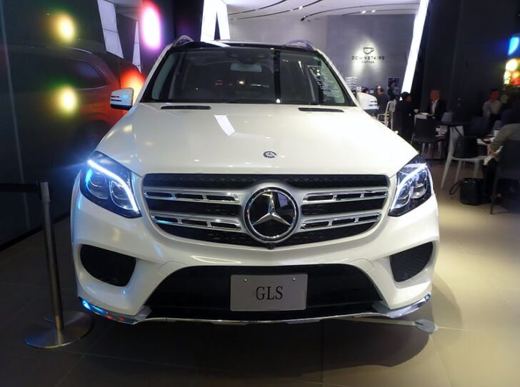 В Сети появились очередные шпионские снимки нового Mercedes-Benz GLS