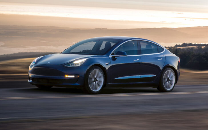 Электромобили Tesla Model 3 подешевеют на 20% и более