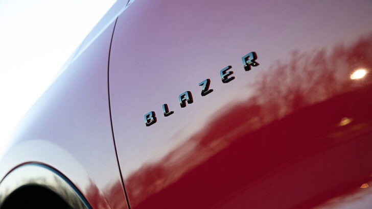 Надпись Blazer на Chevrolet Blazer
