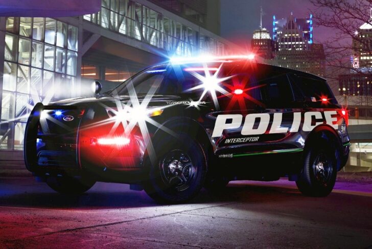 В США новый Ford Explorer 2020 показали в облике полицейской машины