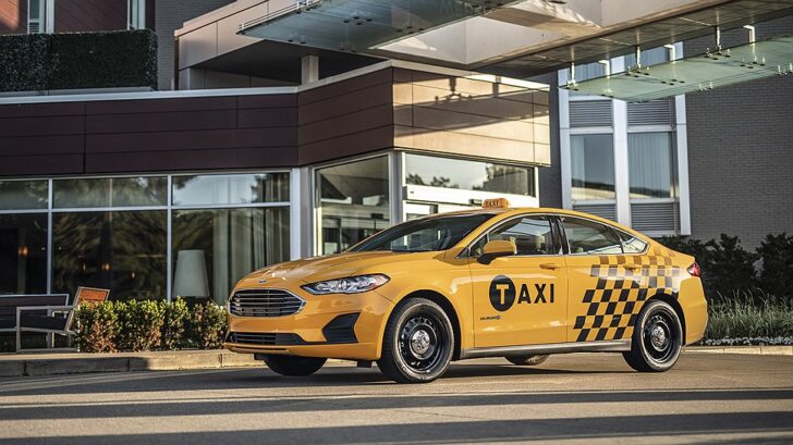 Компания Ford показала такси нового поколения