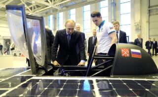 Путин и солнцемобиль