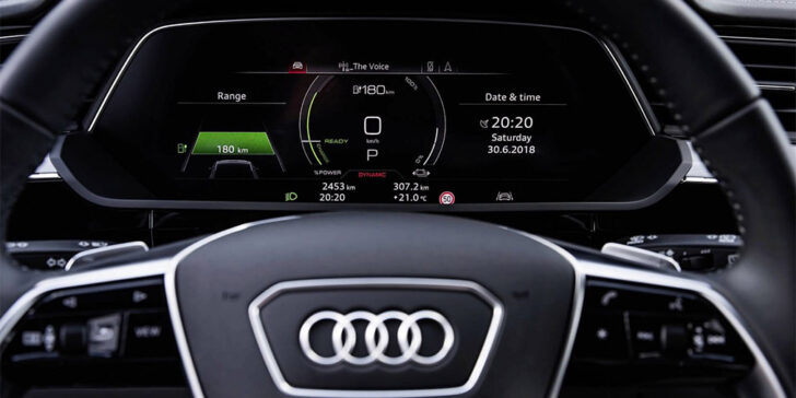Audi e-Tron приборная панель