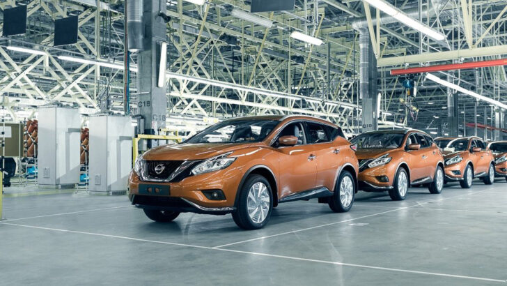 Завод Nissan в Санкт-Петербурге останавливает производство на 3 недели