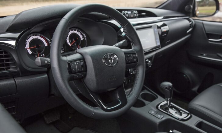 Toyota Hilux Exclusive салон
