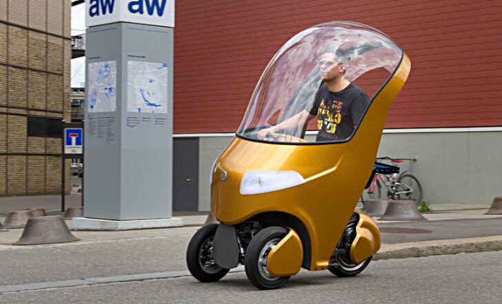 В Швейцарии студенты изобрели гибрид скутера, велосипеда и электрокара
